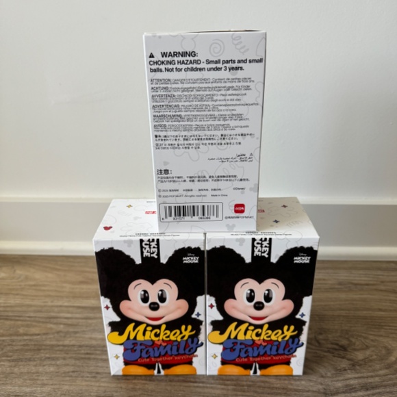 Mickey Family Cute Together Keychain Sealed Blind Box - 100% AUTHENTIC POP MART - Picture 4 of 5
